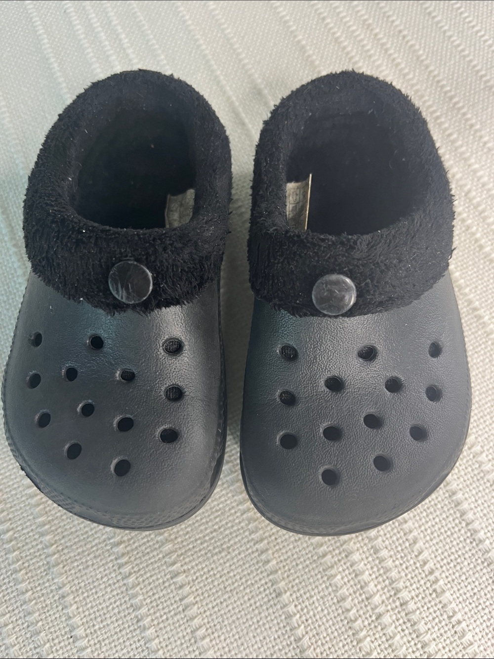CROCS Kids Fleece-Lined Jibbitz Clog Slip-on Shoes, size XS baby/child 6-7 black